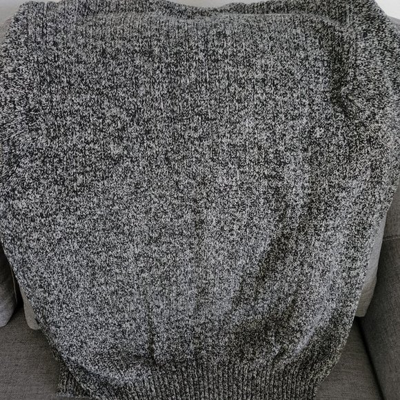 Izod Men's Sweater - Picture 3 of 3